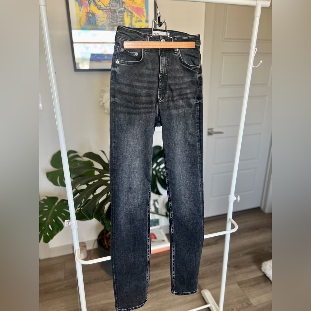 Zara high rise washed black straight jeans Sz 2